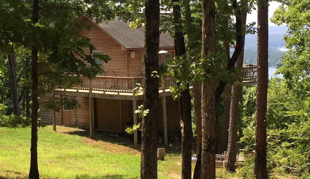 Greers Ferry Lake - Crockett's Escape Cabin with 6 person hot tub