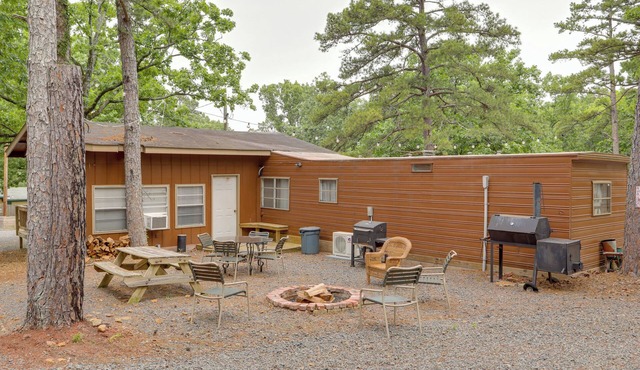 Greers Ferry Lake Escape: Cabin w/Pool Access