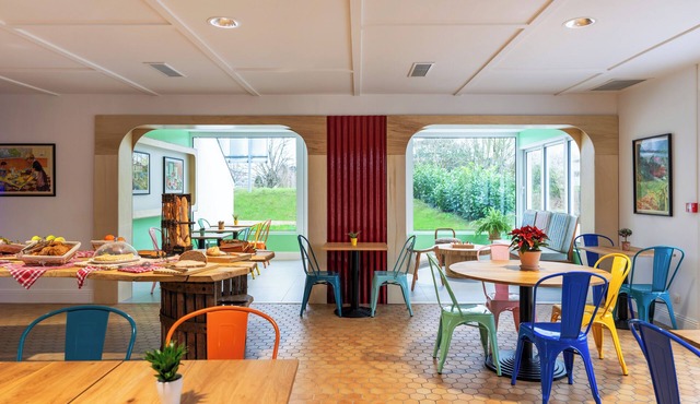 greet Hotel Chatellerault