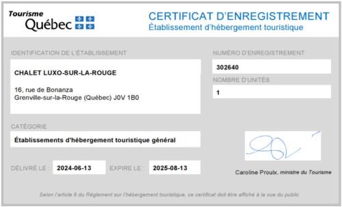 Grenville Gem: Luxury Chalet,Pool & Jacuzzi Oasis