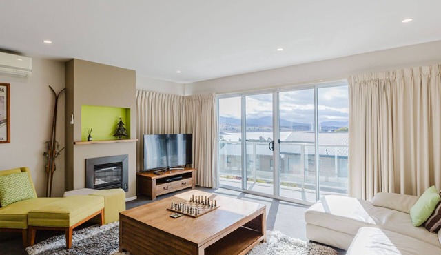 Grevillea - 1/12 Poly Cow Lane