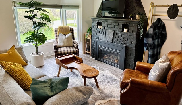 Grey Cottage: Indoor and Outdoor Living at It's Best!