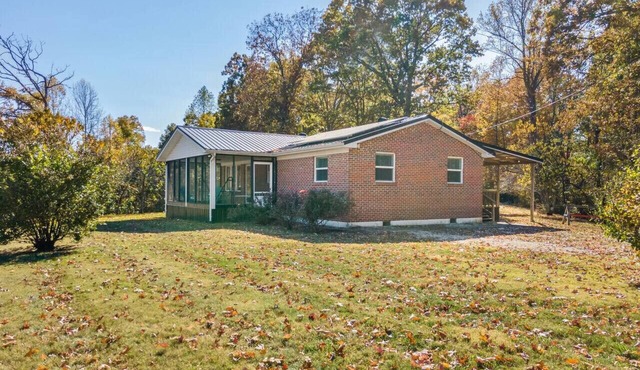 Grey Duck- Firepit, WiFi, Covered Deck, 20 mins from Natural Bridge