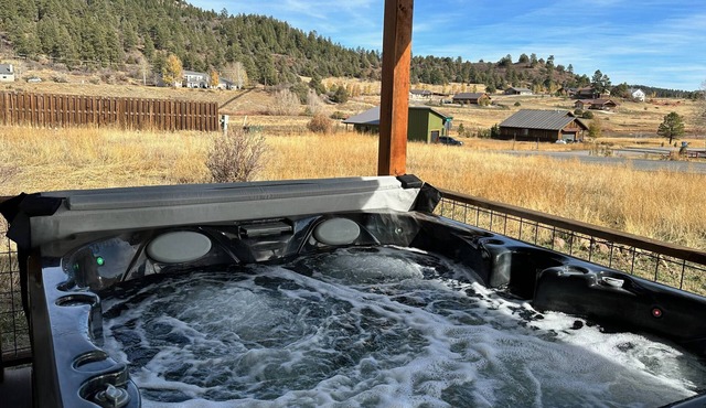 Grey Rock Cottage: Hot Tub, Pet-Friendly, Mountain Views, Near Lake and San Juan National Forest!