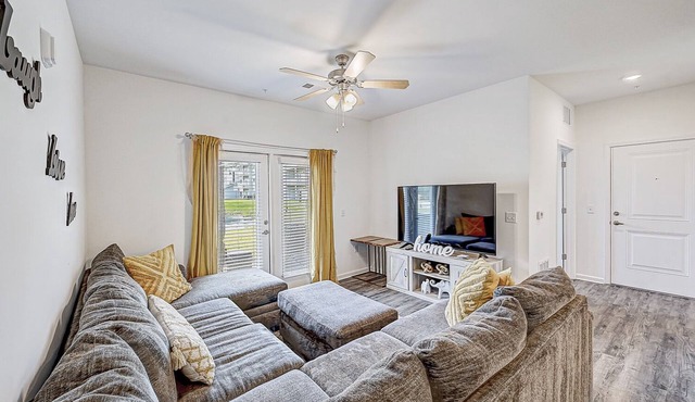 ⭐Grey Serenity⭐ 1Br w/Private Balcony Nr DWTN Jax