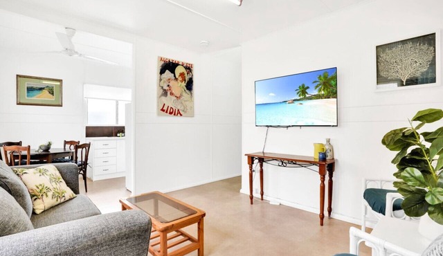 Grey Whale Anchor Inn- Affordable & Cosy Stay Near the Great Barrier Reef – Perfect for Explorers!