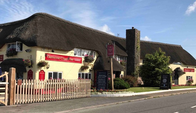 Greyhound Country Inn