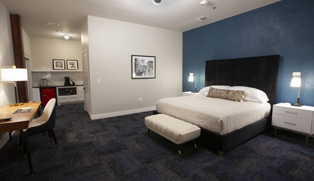 Greyhound Inn - Accessible King Suite
