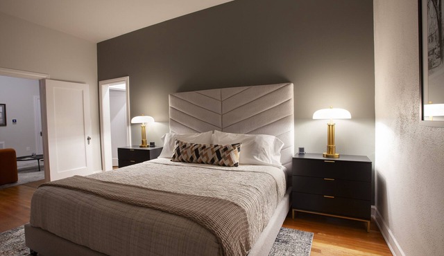 Greyhound Inn - Deluxe King Suite