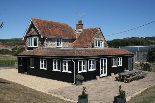 Greystone Cottage - Sea views, short stroll to a beautiful sandy beach