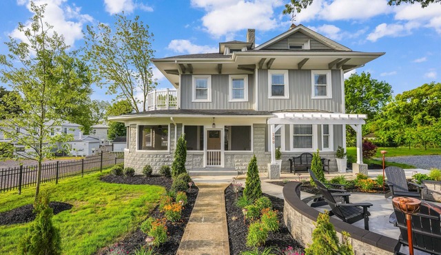 Greystone Manor - Magnificent! Sleeps 10 Center of Town