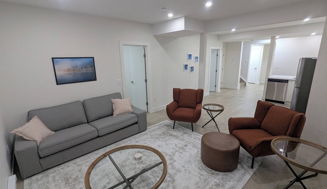 {Greystone Retreat} Walk to River, Downtown, Rec Center