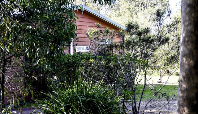 Greyvillea Cabin 3 - 2 bedroom with 2 x queen beds