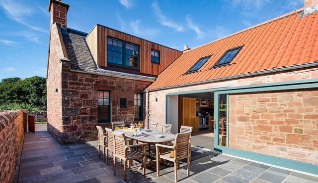 GRIEVE'S COTTAGE AT PAPPLE STEADING - A beautiful 4 bedroom rural retreat close to East Lothian’s ou