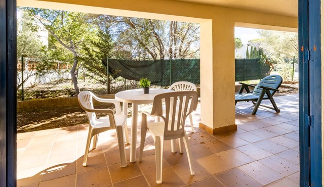 Grifeu 15 - Small apartment with patio