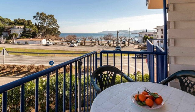 Grifeu 17 – Apartment next to the beach