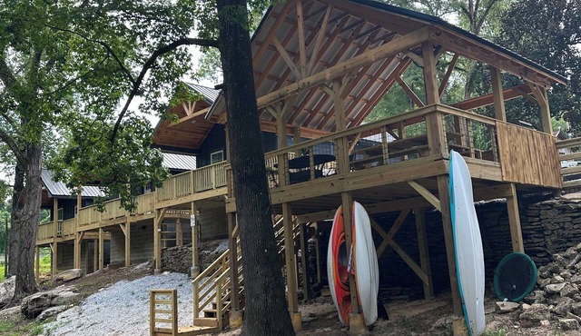 Griffen Mill Properties Cabin #6 next to Uchee Creek. WiFi and AC in Salem Al