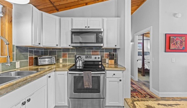 Griffin Country Lodge, Chalet 5 ~ a mile to Stowe Resort