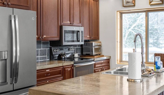 Griffin Country Lodge, Chalet 6 ~ a mile to Stowe Resort