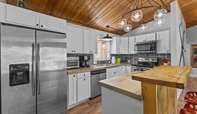 Griffin Country Lodge, Chalet 3 ~ a mile to Stowe Resort