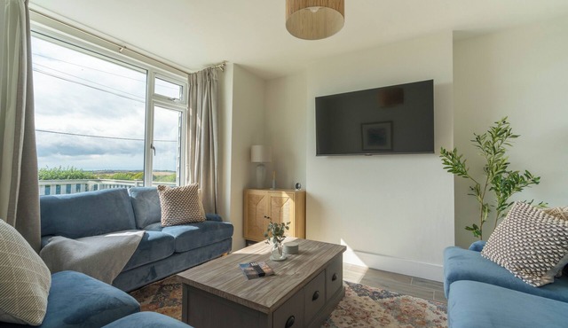 Griffin's Rest | near to A30 & Airport | Parking