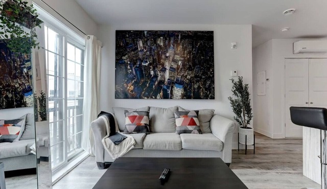 Griffintown Jewel | Stylish & Spacious