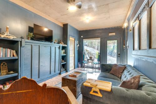 Grill and Rooftop Deck Cozy Hideaway in Garfield