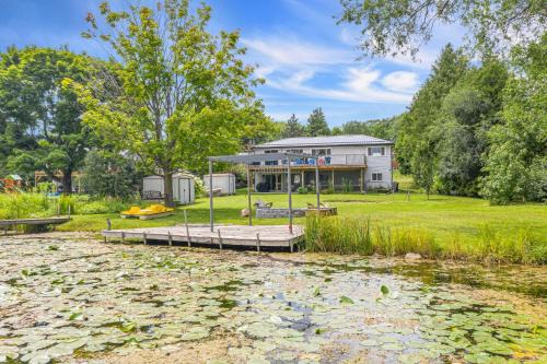 Grill & Chill: 4BR Bayside Sunroom Oasis