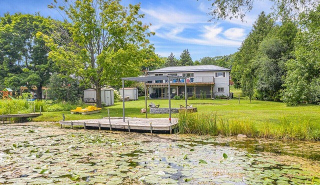 Grill & Chill: 4BR Bayside Sunroom Oasis