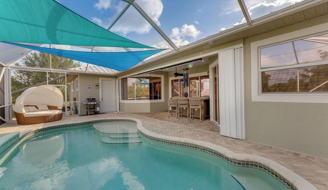 Grill-Chill-Splash: Your Port Charlotte Paradise!