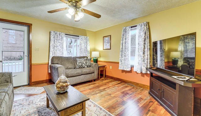 Grill, Dine & Relax Outside: Home in Tyrone!