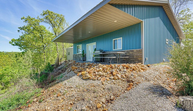 Grill & Fire Pit: ‘Blue Cabin’ Ozarks Getaway!