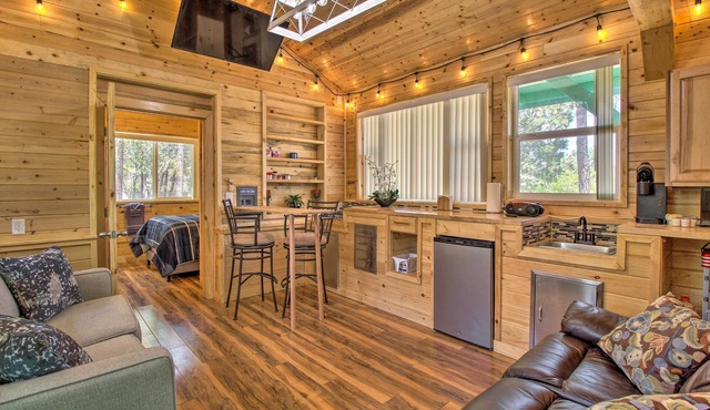 Grill, Fire Pit: Pet-Friendly Lakeside Cottage!