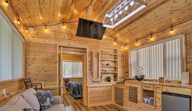 Grill, Fire Pit: Pet-friendly Lakeside Cottage!