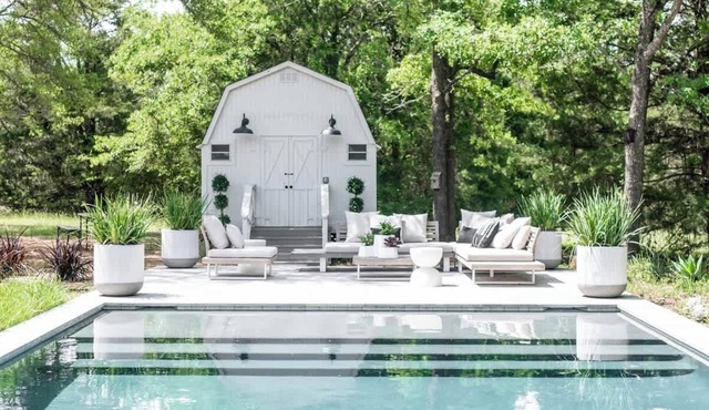 Grill + Fire Pit + Pool Minutes from RT | Sleeps 6