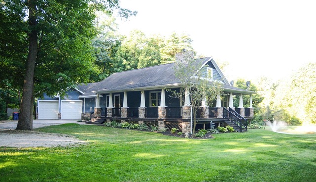 Grill, Hot Tub, Fire Pit, Game Room, Pond, Theater ~ Just 4 Mi. From Saugatuck!