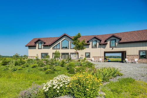 Grill Out, Play Pool: Huge Home on Lake Champlain!