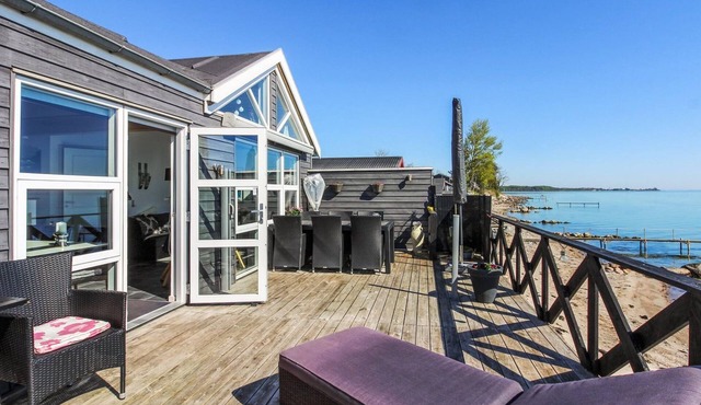 "Grim" - 5m from the sea by Interhome