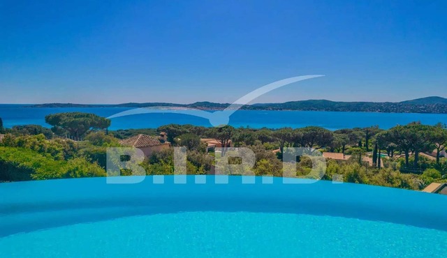GRIMAUD BEAUTIFUL VILLA WITH A PANORAMIC SEA VIEW