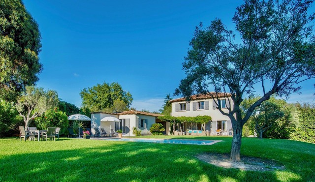Grimaud, charm, beach 5mn, St Tropez 10km, air conditioned, heated swimming pool