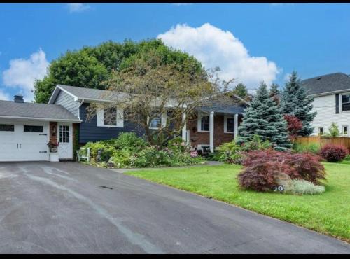 Grimsby Lakeside Vacation Home