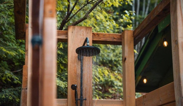 Grinmore Lakeside Hideaway with Panoramic View