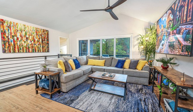Grisham Getaway: Hot Tub + Game Room + Firepit + Kid & Pet Friendly