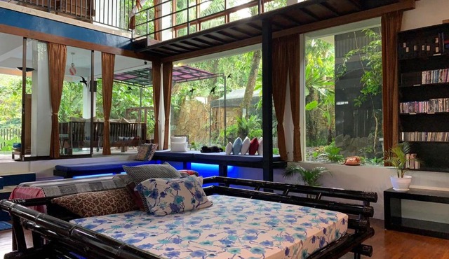 Griya Oma Nining-Large House with Swimming Pool