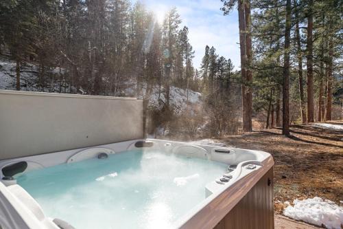 Grizzly Bear Creek Cabin
