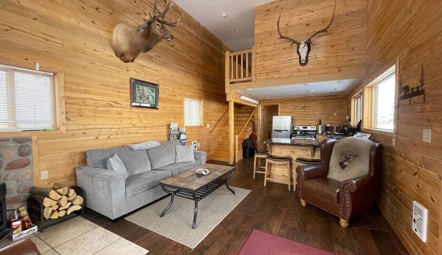 Grizzly Cabin *Yellowstone/Forest *Private Hot Tub