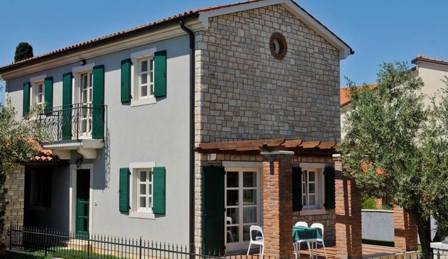Großzügiges Ferienhaus mit Pool und Sonnenterrasse by Interhome