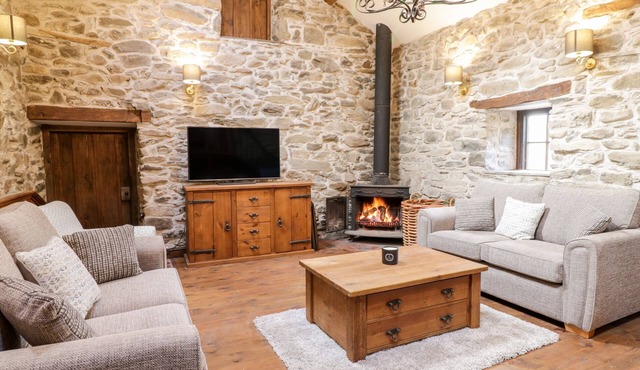 GROES HEOL, pet friendly, character holiday cottage in Mallwyd