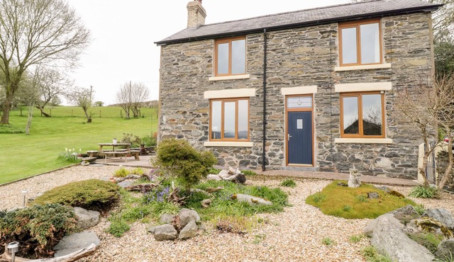 GROES LWYD, pet friendly, character holiday cottage in Pencoed
