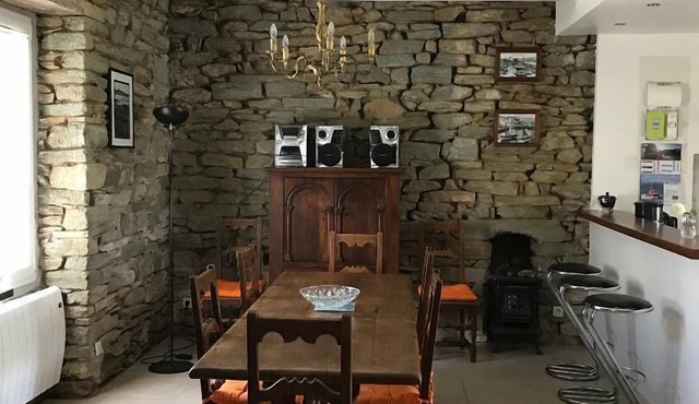 Groix: Authentic fisherman's house close to any convenience